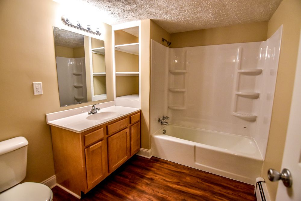 Tallmadge Pointe Apartments: 306 Northeast Ave, Tallmadge, OH 44278